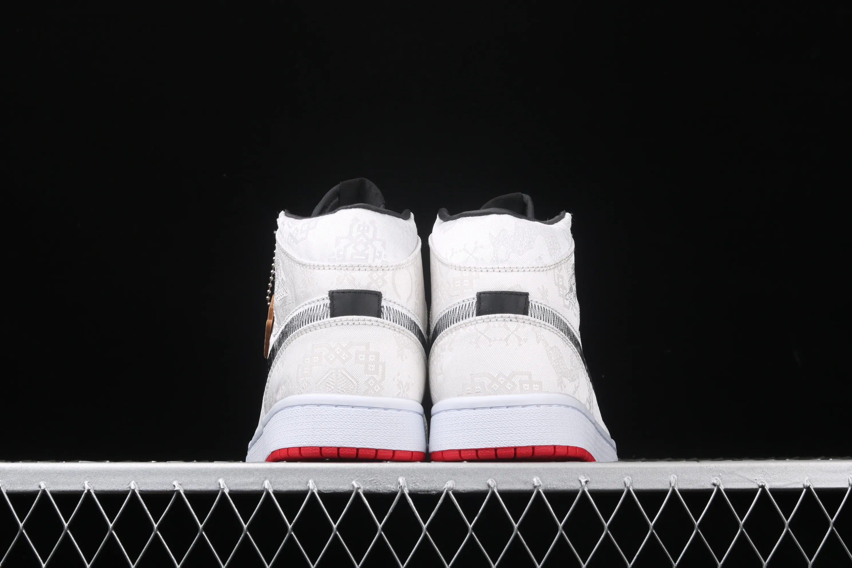 All categories Air Jordan Jordan series basketball shoes Air Jordan 1 Mid Different versions CLOT x Air Jordan 1 Mid "Fearless" AJ1 Joe 1 mid-top white silk CU2804-100